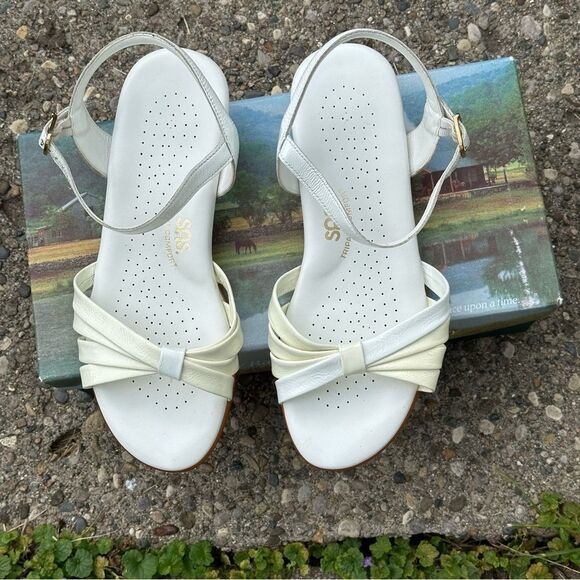 SAS White Strappy Sandals with Flat Sole - Picture 1 of 8